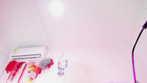 miakirshner_ online show from January 20, 2025, 1:11 pm