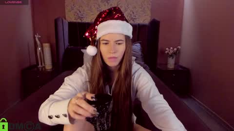 Mia online show from December 25, 2024, 5:37 am