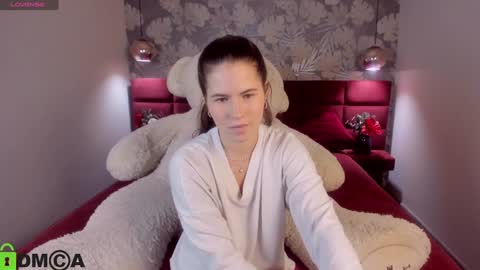 Mia online show from February 7, 2025, 9:37 am