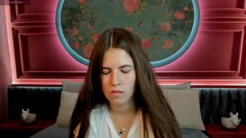Mia online show from September 14, 2025, 6:34 am