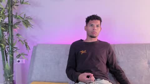 Mia online show from February 3, 2025, 6:49 pm