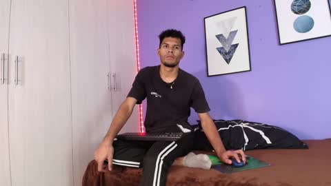 Mia online show from February 7, 2025, 6:56 pm