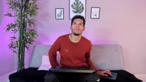 Mia online show from March 2, 2025, 6:51 pm