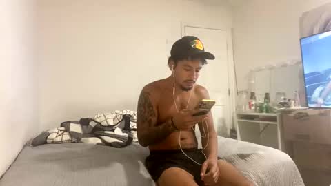 miamiclos1 online show from October 27, 2025, 2:32 pm