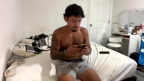 Snapshot of miamiclos1 chatting on December 1, 2025, 2:27 am miamiclos1 online show from December 1, 2025, 2:27 am