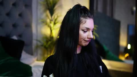  Miami  online show from October 3, 2025, 7:22 pm