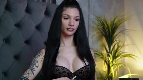  Miami  online show from October 30, 2025, 5:57 pm