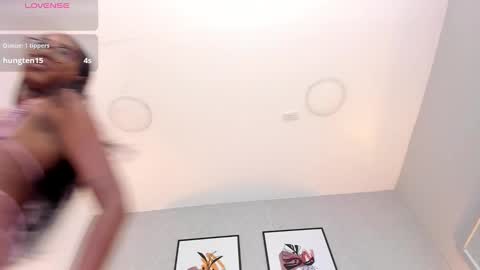 Mia  online show from December 10, 2024, 3:44 pm