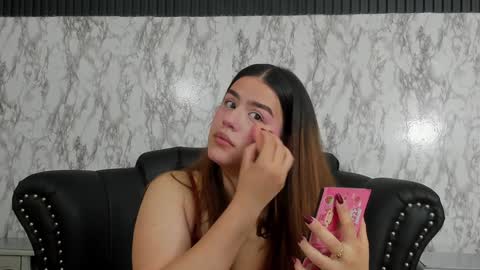 Mia   -5 7001400 Follow  online show from January 28, 2025, 12:43 pm