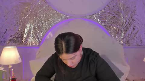 Mia   -5 7001400 Follow  online show from December 4, 2025, 1:09 pm