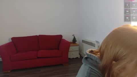 miamoon123 online show from December 2, 2025, 2:45 pm