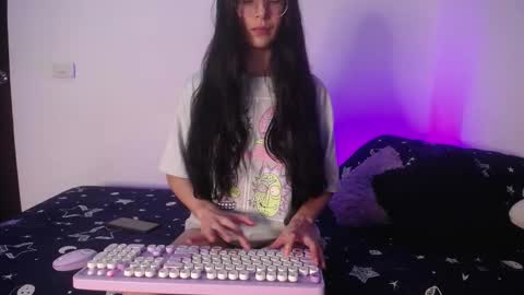 Mia online show from October 1, 2025, 3:45 am