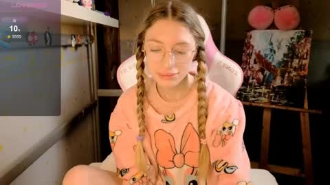 MiaMoon online show from May 25, 2026, 5:46 am