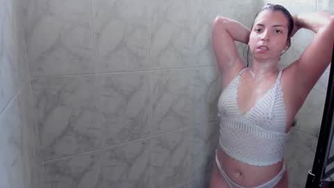 Mia online show from October 4, 2025, 7:56 pm