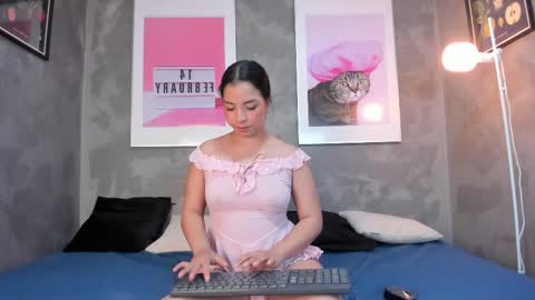 Mia online show from October 11, 2025, 6:28 pm