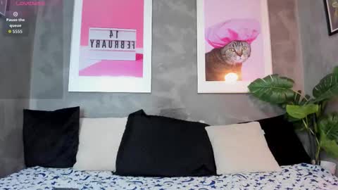 Mia online show from January 6, 2026, 8:23 pm