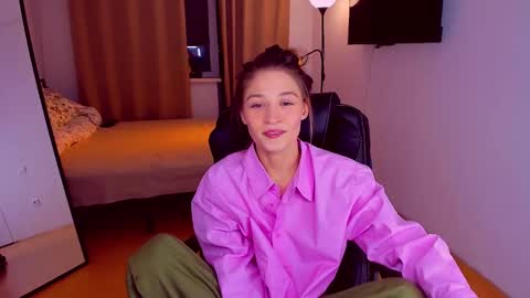 Snapshot of miapaw chatting on February 6, 2025, 8:13 pm Mia online show from February 6, 2025, 8:13 pm
