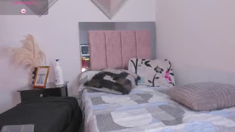 miapearls_ online show from February 26, 2026, 7:51 am