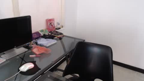 Snapshot of miapeyton chatting on December 7, 2024, 2:24 pm Mia Peyton online show from December 7, 2024, 2:24 pm