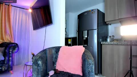 Snapshot of miapink_ofii_ chatting on May 15, 2026, 4:08 am 180126 - starts at 1400PM online show from May 15, 2026, 4:08 am