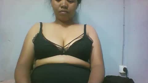 Snapshot of miarii chatting on March 6, 2026, 5:20 pm miarii online show from March 6, 2026, 5:20 pm