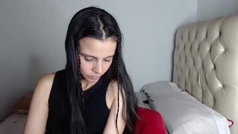 miarobinn_ online show from December 2, 2024, 2:53 am