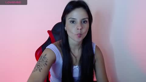 miarobinn_ online show from September 29, 2025, 5:40 pm