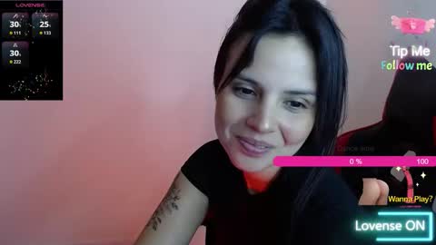 miarobinn_ online show from November 7, 2025, 2:06 pm