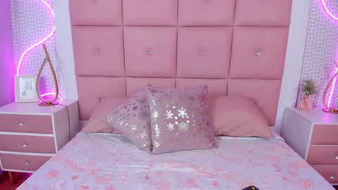 Alejandra  online show from October 22, 2025, 3:40 am