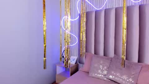 Alejandra  online show from October 25, 2025, 4:09 am