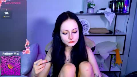 Mia  online show from November 23, 2025, 7:35 pm