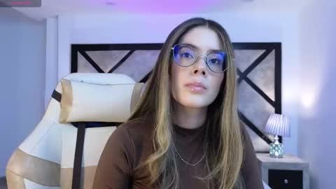 Mia online show from March 19, 2026, 8:02 pm