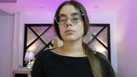 Mia online show from April 13, 2026, 7:08 pm