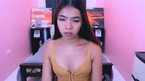 Snapshot of miasmith09 chatting on April 11, 2026, 2:27 am Pau and jence online show from April 11, 2026, 2:27 am