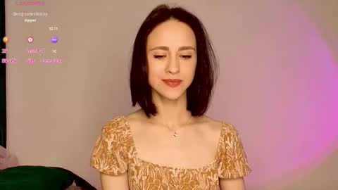 Mia online show from November 19, 2025, 6:24 am