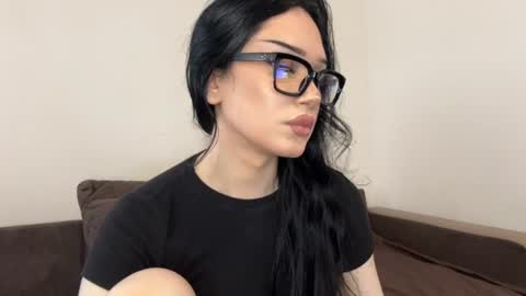 Mia online show from June 24, 2026, 10:03 am