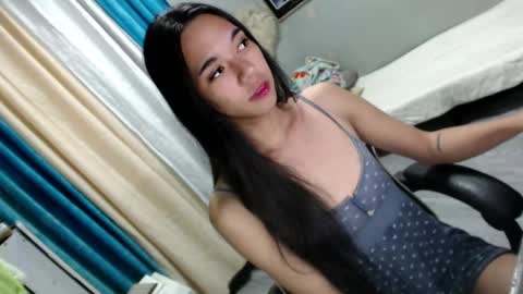 Mia online show from January 1, 2025, 7:43 pm