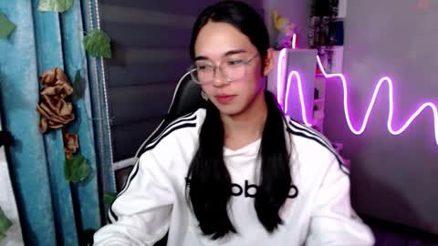 Mia online show from February 22, 2026, 7:01 pm