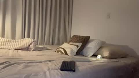 Mia online show from February 26, 2026, 1:48 am