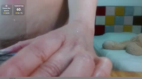 miavellvett online show from October 31, 2025, 9:43 am