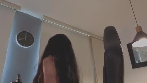 Mia online show from March 12, 2026, 7:42 pm