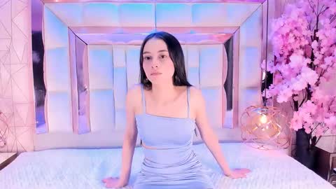 Mia Watson online show from November 7, 2025, 1:33 pm