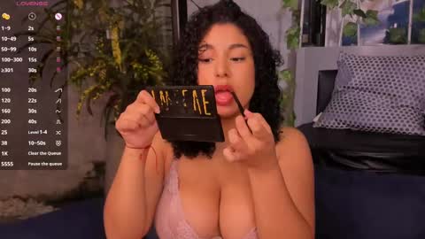 Mia online show from January 3, 2025, 4:00 am