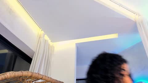 Mia online show from February 20, 2025, 3:34 am