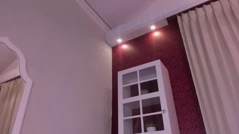 Mia online show from March 2, 2025, 9:31 am