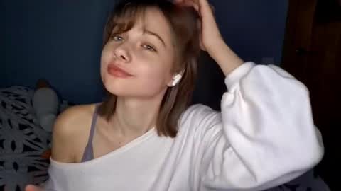 Luna online show from November 11, 2025, 4:18 pm