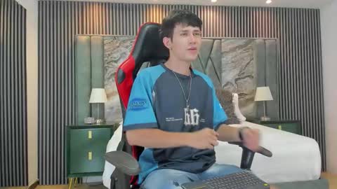 Michael online show from October 3, 2025, 7:44 pm