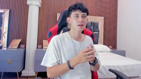 Michael online show from October 17, 2025, 8:33 pm