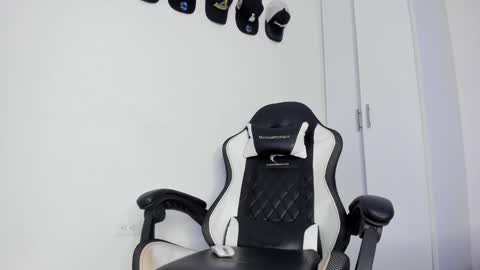 Snapshot of michael_boy88_ chatting on February 23, 2025, 7:38 pm Michael Boy online show from February 23, 2025, 7:38 pm