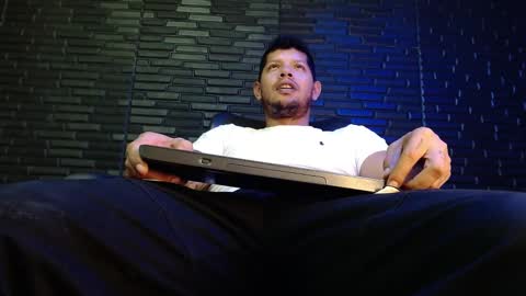 Michael Daviss online show from March 8, 2025, 4:17 pm